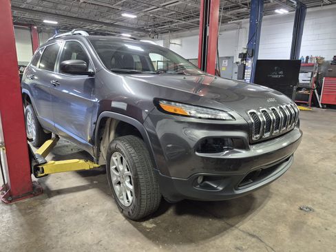 Used 2017 Jeep Cherokee Latitude w/ Comfort/Convenience Group image 23