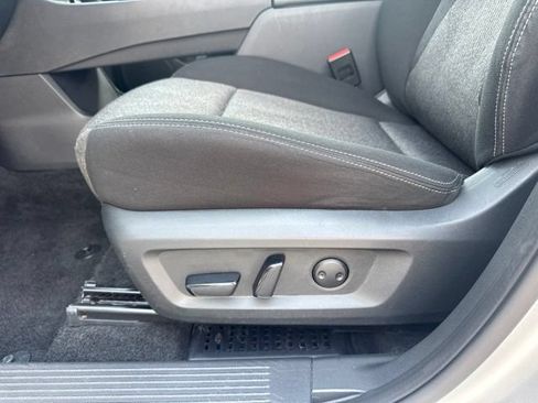 Used 2024 Nissan Rogue SV FWD image 19