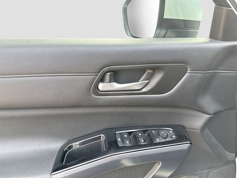 Used 2022 Nissan Pathfinder SL w/ SL Premium Package image 9