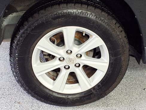 Used 2012 Toyota Highlander 4WD w/ Tech Pkg image 4