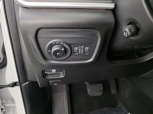 Certified 2023 Jeep Grand Cherokee Limited w/ Luxury Tech Group II image 29