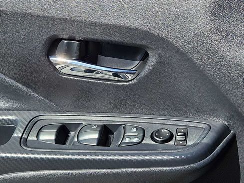 Used 2025 Nissan Versa SV FWD image 27