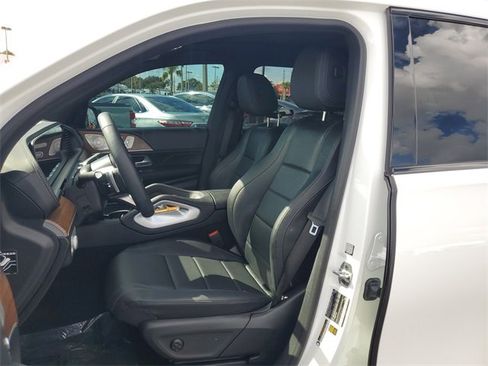 Used 2025 Mercedes-Benz GLS 450 4MATIC image 14