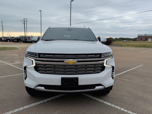 Used 2023 Chevrolet Suburban Premier image 3