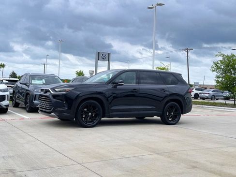 Used 2025 Toyota Grand Highlander FWD image 3