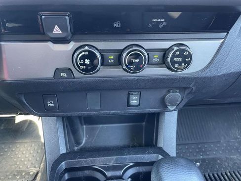 Used 2018 Toyota Tacoma SR5 w/ SR5 Appearance Package (SM) image 43