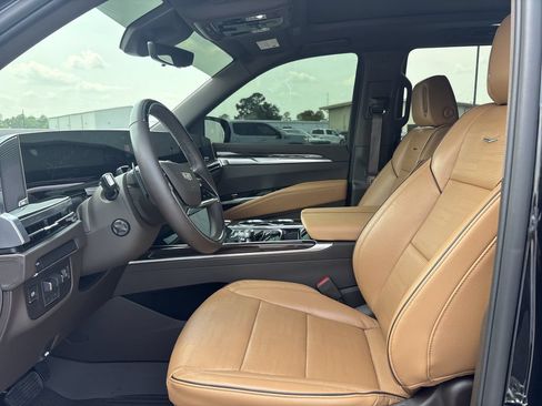 Used 2026 Cadillac Escalade Luxury RWD image 9