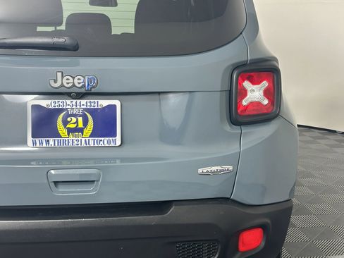 Used 2018 Jeep Renegade Latitude image 12