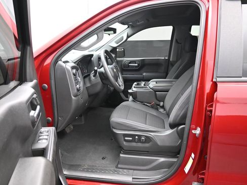 Used 2022 Chevrolet Silverado 1500 Custom w/ Safety Confidence Package image 9
