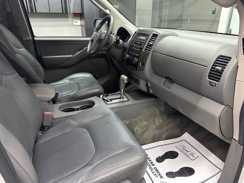 Used 2010 Nissan Frontier LE w/ LE Value Truck Pkg image 28