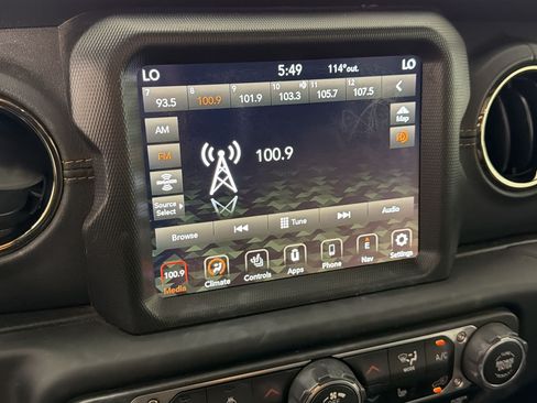 Used 2021 Jeep Gladiator Overland AWD/4WD image 18