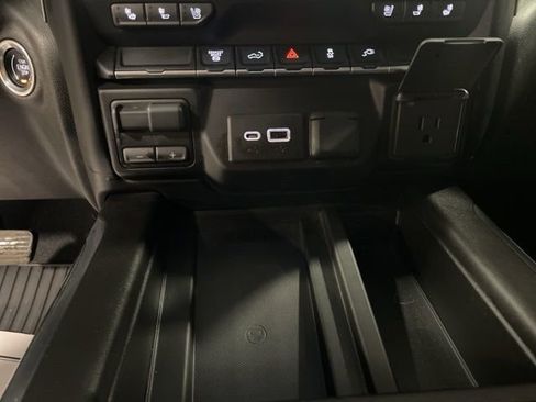 Used 2020 Chevrolet Silverado 2500 LTZ w/ LTZ Convenience Package image 32