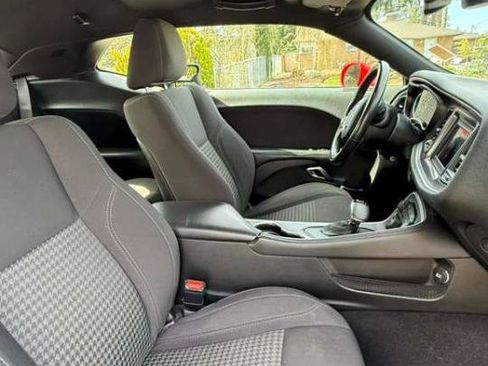 Used 2019 Dodge Challenger SXT RWD image 6