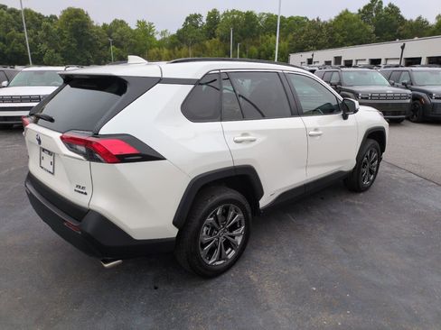 Used 2022 Toyota RAV4 XLE Premium AWD/4WD image 7