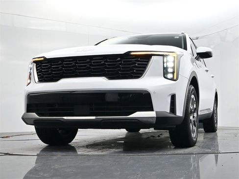 Certified 2025 Kia Sorento S image 39