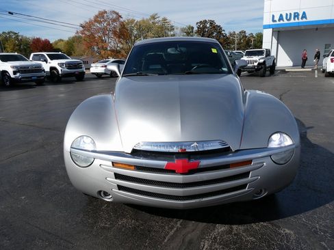 Used 2005 Chevrolet SSR Base 2D Standard Cab w/ Preferred Equipment Group image 10