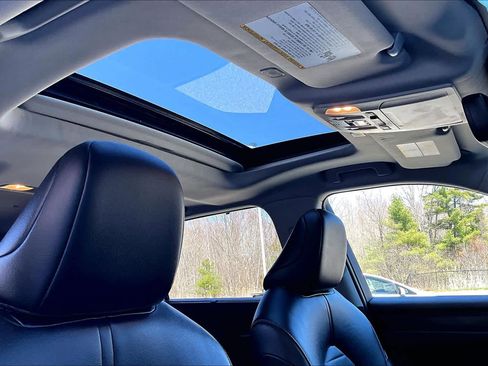 Used 2023 Toyota Highlander XLE AWD/4WD image 14