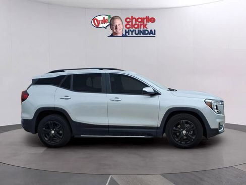 Used 2022 GMC Terrain SLE w/ Driver Convenience Package FWD image 6