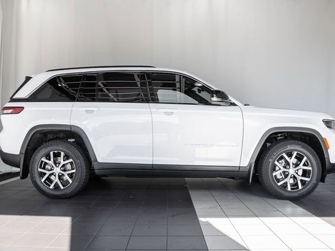 New 2025 Jeep Grand Cherokee Limited w/ MOPAR Finishing Package image 3