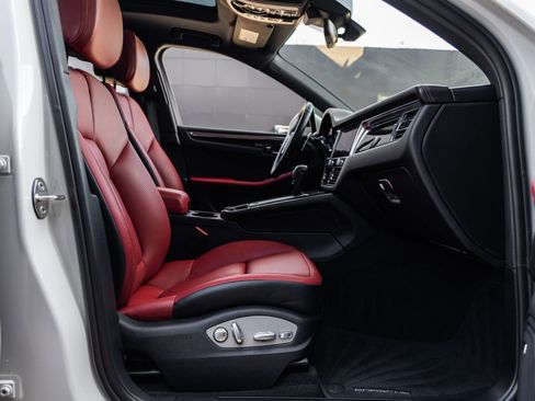 Certified 2023 Porsche Macan image 45