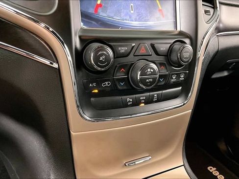 Used 2014 Jeep Grand Cherokee Limited w/ Luxury Group II AWD/4WD image 14