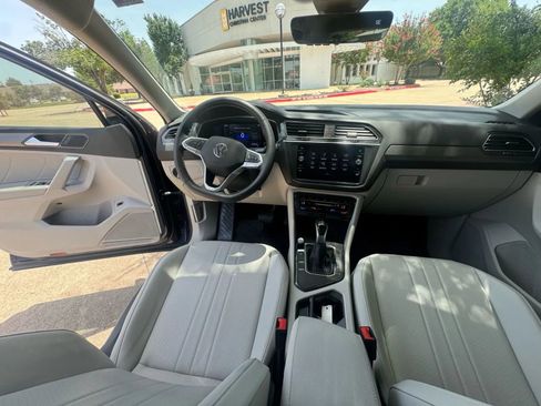 Used 2022 Volkswagen Tiguan SE FWD image 22