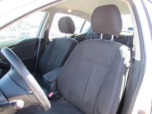 Used 2010 Nissan Altima 2.5 S FWD image 11