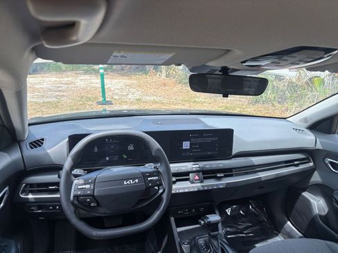 Used 2025 Kia K4 LXS image 35