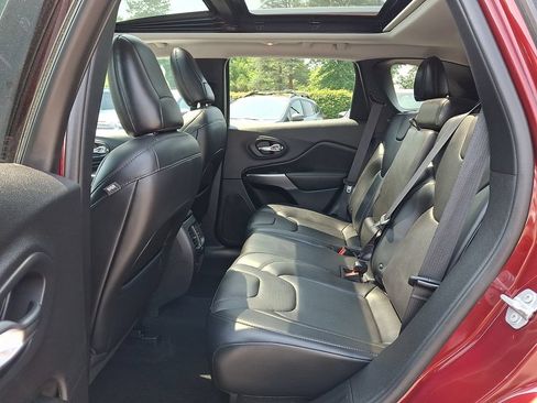 Used 2019 Jeep Cherokee Limited AWD/4WD image 9