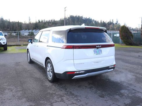 Used 2024 Kia Carnival LX image 7