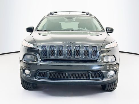 Used 2016 Jeep Cherokee Latitude w/ Cold Weather Group AWD/4WD image 2