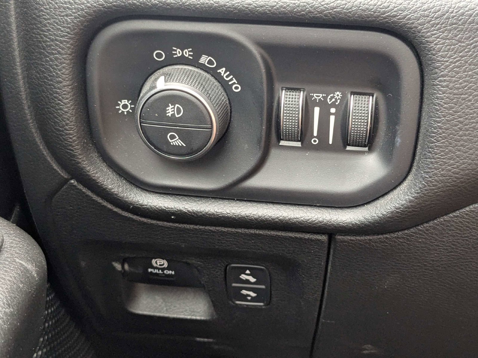 Used 2025 RAM 1500 Big Horn AWD/4WD image 25