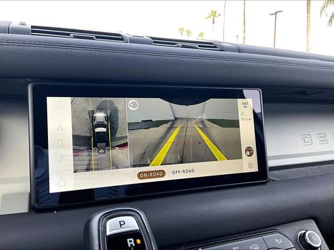 Used 2023 Land Rover Defender 110 SE image 25