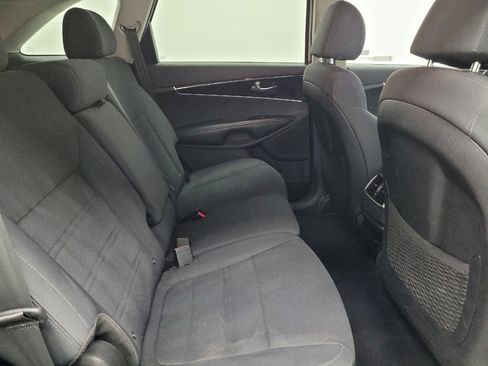 Used 2019 Kia Sorento FWD V6 image 19
