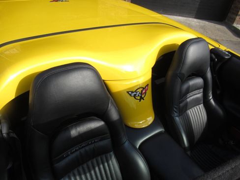 Used 2001 Chevrolet Corvette Convertible w/ Preferred Equipment Group2 image 9