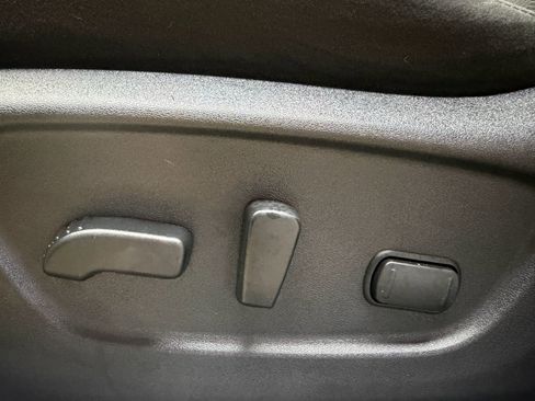 Used 2016 Nissan Rogue SV image 26