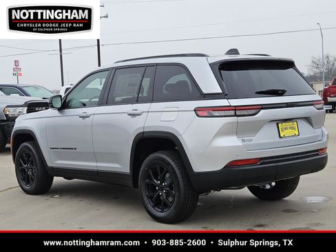 New 2025 Jeep Grand Cherokee Altitude image 3