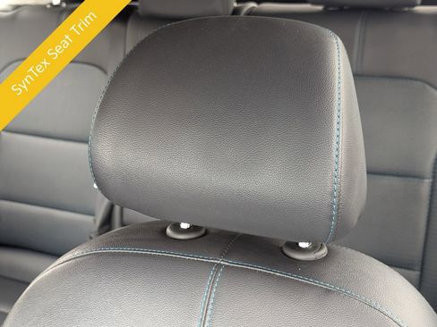 Used 2022 Kia Niro EX Premium w/ Cold Weather Package image 17