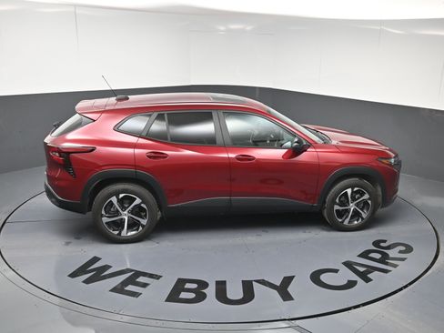 Certified 2024 Chevrolet Trax RS w/ Sunroof Package image 33