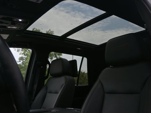 Used 2023 Chevrolet Tahoe High Country w/ Advanced Technology Package AWD/4WD image 18