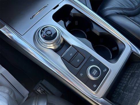 Used 2020 Ford Explorer Platinum w/ Premium Technology Package image 39