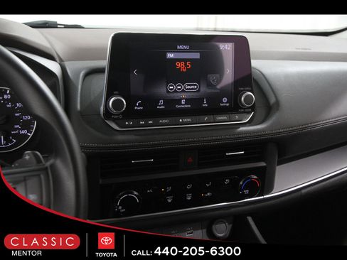 Used 2023 Nissan Rogue S AWD/4WD image 9
