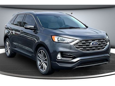 Used 2019 Ford Edge Titanium w/ Cold Weather Package AWD/4WD image 2