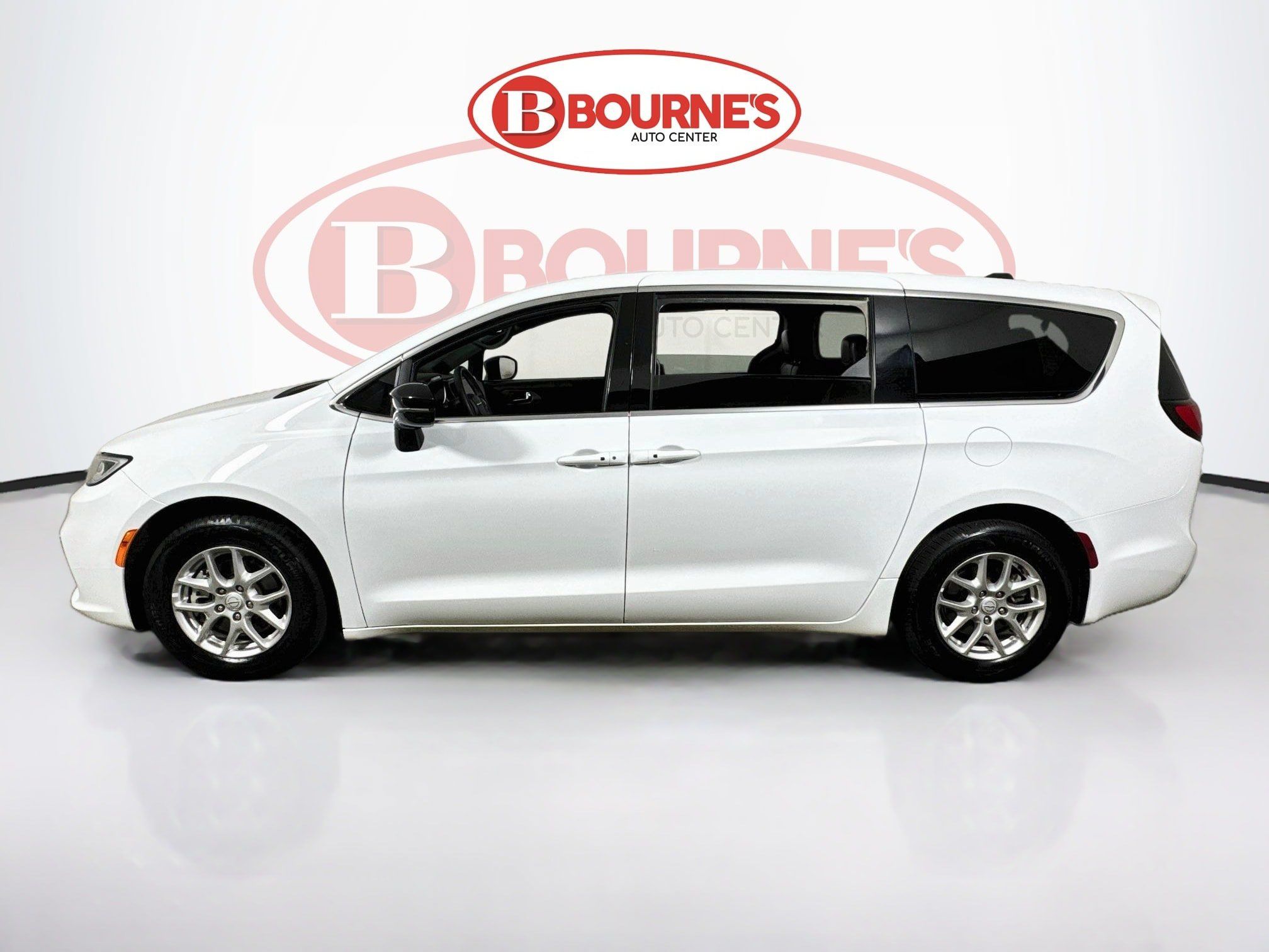 Used 2025 Chrysler Pacifica Select FWD image 7