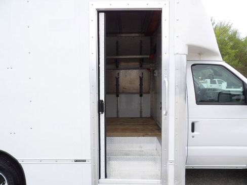 Used 2022 Ford E-450 and Econoline 450 Super Duty image 24