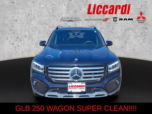Used 2025 Mercedes-Benz GLB 250 4MATIC image 2