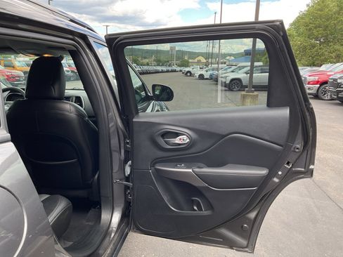 Used 2022 Jeep Cherokee Latitude Lux AWD/4WD image 31