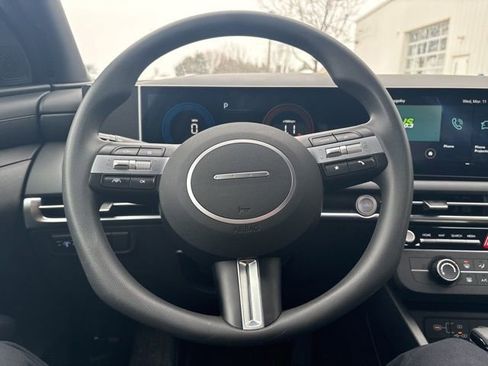 Used 2025 Hyundai Santa Cruz SE image 8