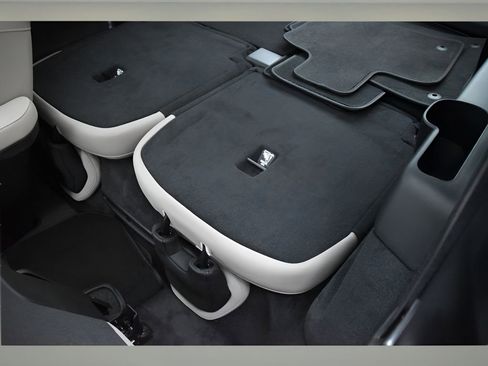 Used 2025 Volvo EX90 Ultra image 13