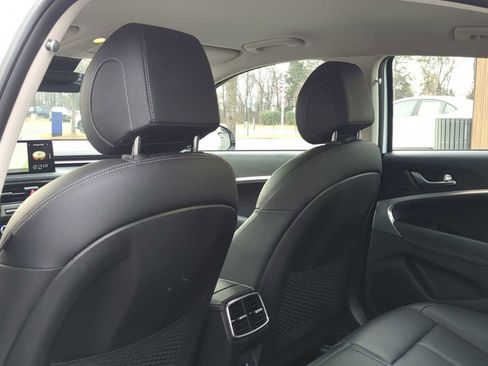 Used 2024 Genesis G70 2.5T image 19